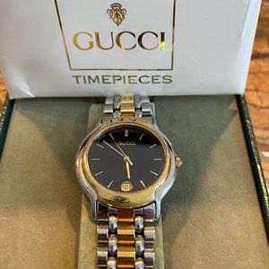 Gucci Watch, 8000M Two-Tone with Black Dial, Classic Luxury